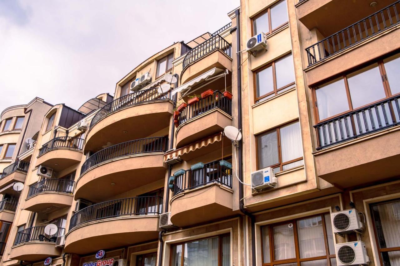 Semiramida Central Studio Varna Exteriör bild
